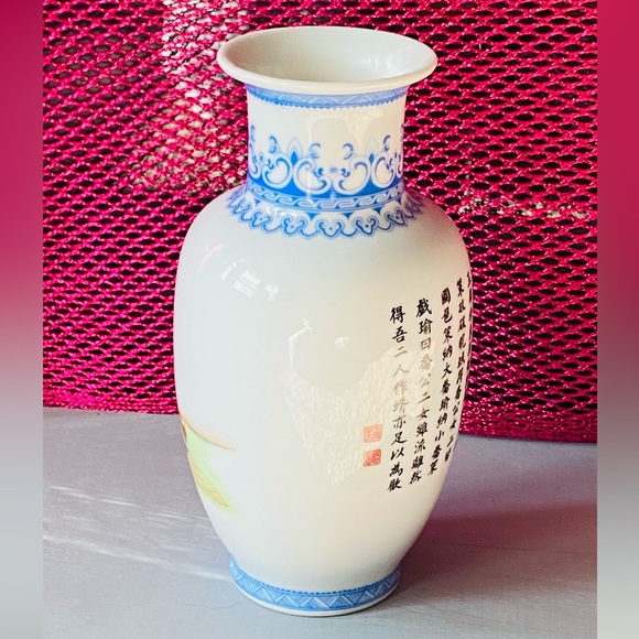 Elegant Vintage Vase- Delicate Hand Painted Art-Excellent Condition-From 1980’s? - Picture 10 of 16